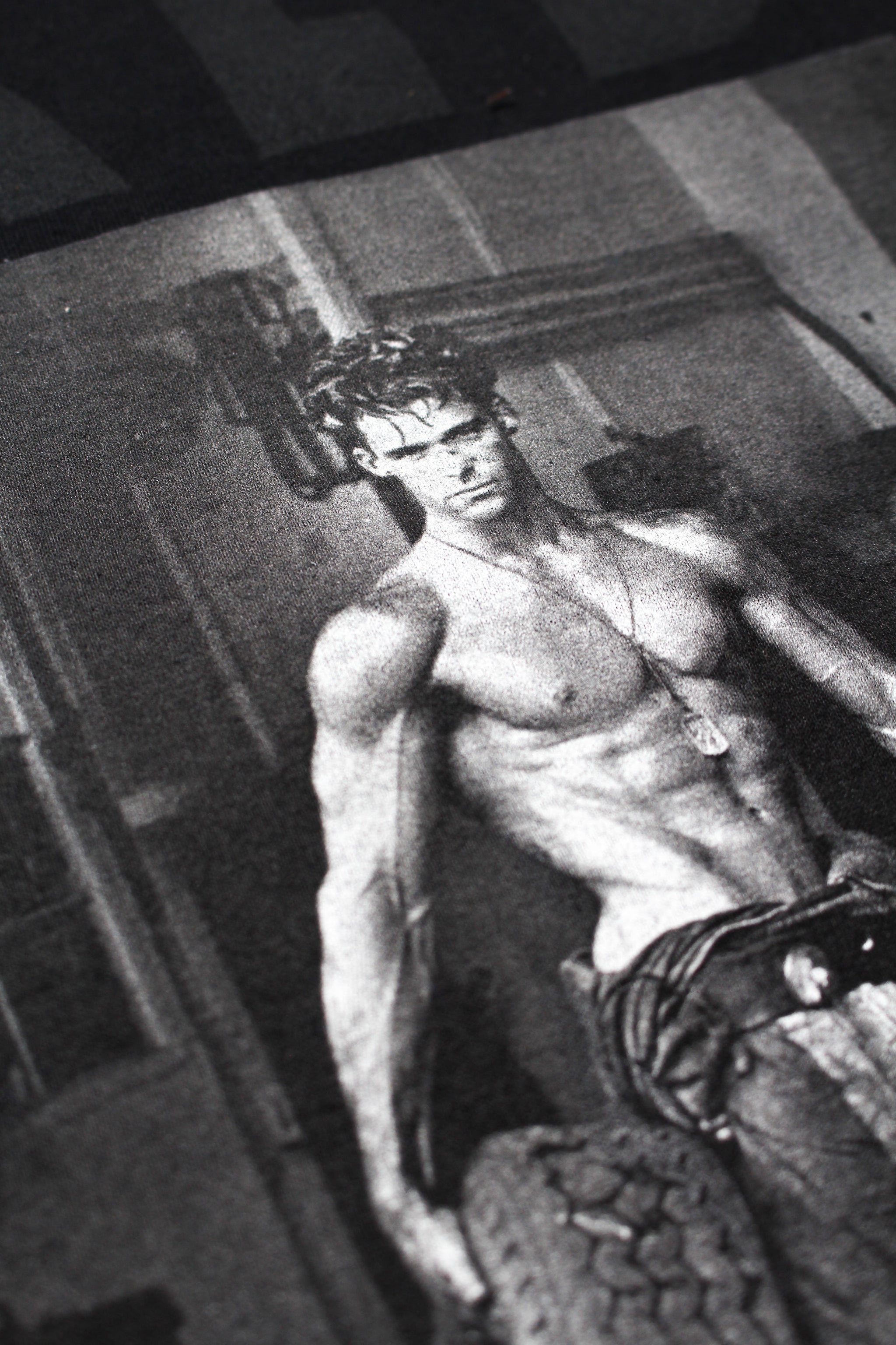 90s HERB RITTS FRED WITH TIRES Tシャツ Fred with Tires | Herb Ritts | V&A Explore The Collections